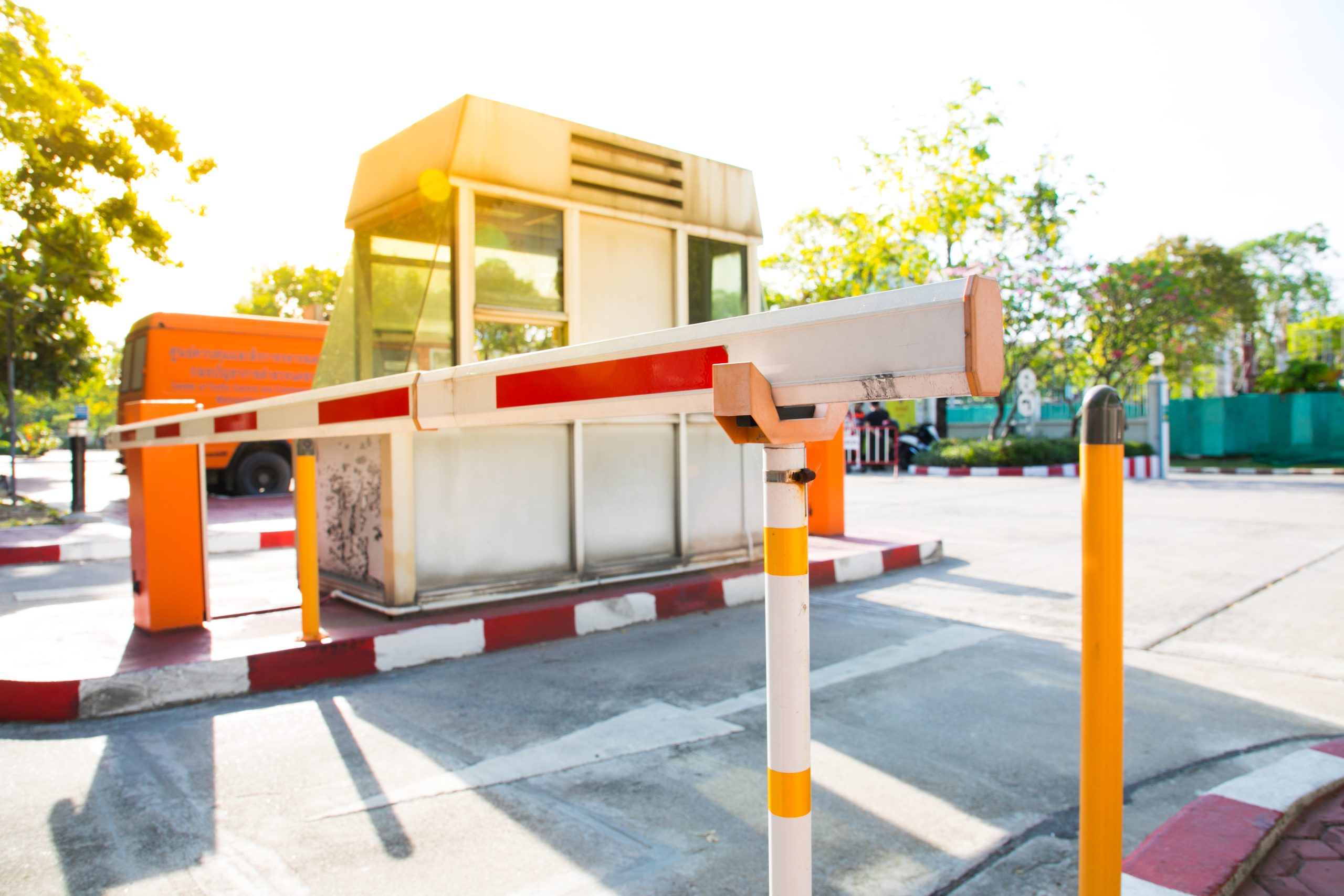 Boom gates and traffic barriers